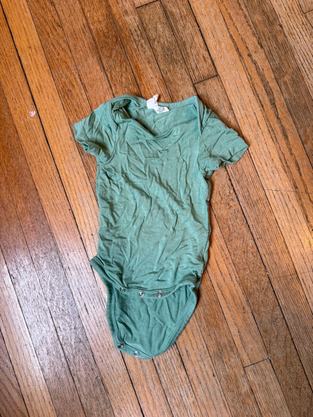 Kyte BABY sage green short sleeve one-piece bodysuit